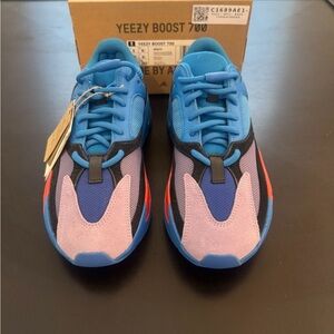NWT ADIDAS YEEZY BOOST 700